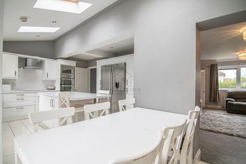 4 bedroom semi-detached house for sale, Maplin Road, Leicester, Leicestershire, LE5 1SA