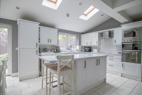 4 bedroom semi-detached house for sale, Maplin Road, Leicester, Leicestershire, LE5 1SA