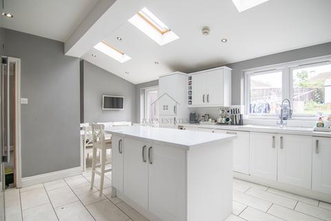 4 bedroom semi-detached house for sale, Maplin Road, Leicester, Leicestershire, LE5 1SA