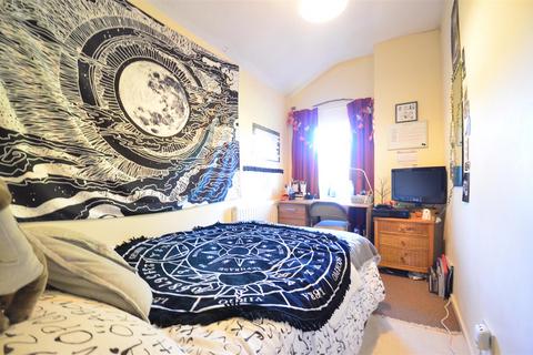 4 bedroom end of terrace house to rent, Gristhorpe Road, Selly Oak, Birmingham B29