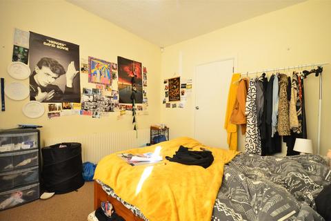 4 bedroom end of terrace house to rent, Gristhorpe Road, Selly Oak, Birmingham B29