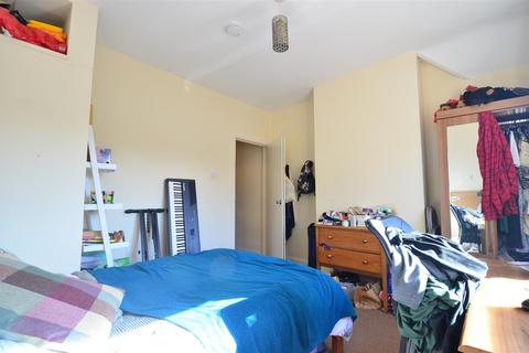 4 bedroom end of terrace house to rent, Gristhorpe Road, Selly Oak, Birmingham B29