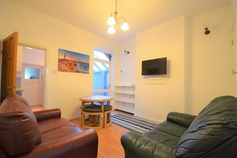 4 bedroom terraced house to rent, Westminster Road, Selly Oak, Birmingham B29