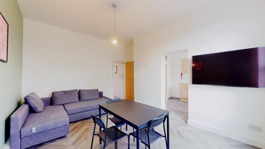 A spacious and inviting large modern living roo...