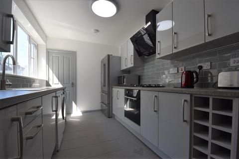 5 bedroom end of terrace house to rent, Derry Avenue, Plymouth PL4