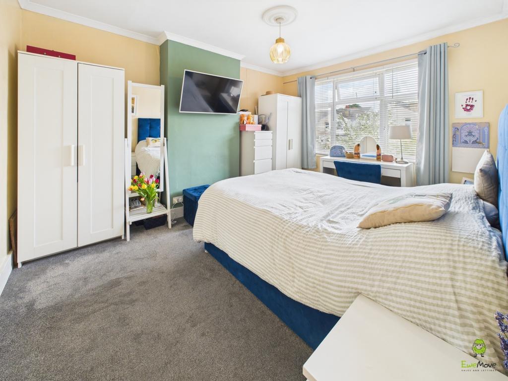Clinton Crawford 3 bedroom Semi Detached home clos