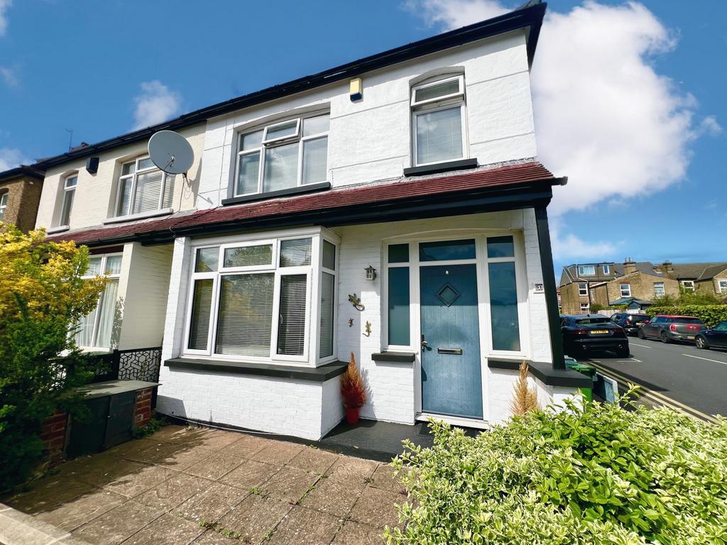 Clinton Crawford 3 bedroom Semi Detached home clos
