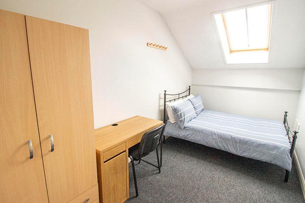 This inviting double bedroom features a comfort...