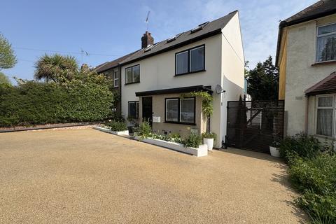 4 bedroom semi-detached house for sale, Hood Avenue, London N14