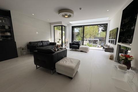 4 bedroom semi-detached house for sale, Hood Avenue, London N14