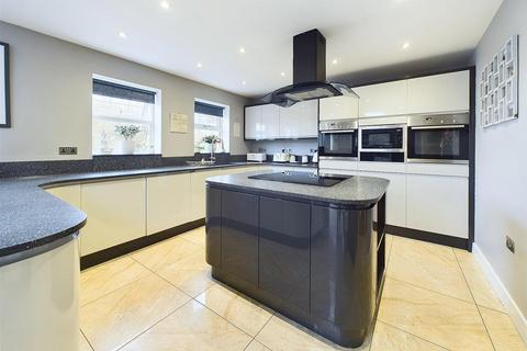 4 bedroom semi-detached house for sale, Elmgrove Road West, Hardwicke, Gloucester
