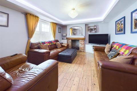 4 bedroom semi-detached house for sale, Elmgrove Road West, Hardwicke, Gloucester