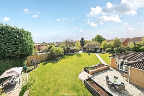 5 bedroom detached bungalow for sale, Lincoln Road, Horncastle, Lincs, LN9 5AW