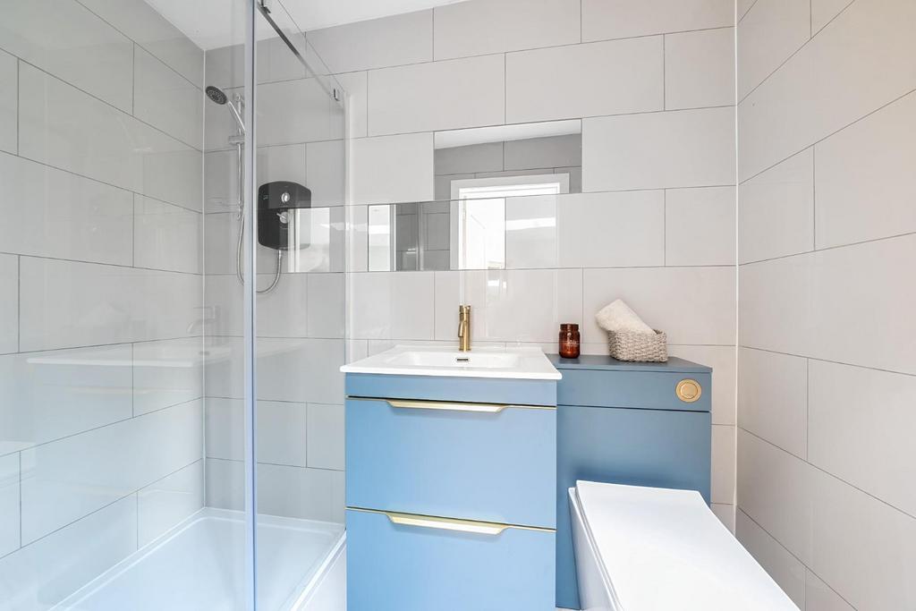 ANNEX SHOWER ROOM.jpg