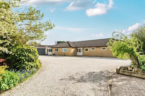 5 bedroom detached bungalow for sale, Lincoln Road, Horncastle, Lincs, LN9 5AW