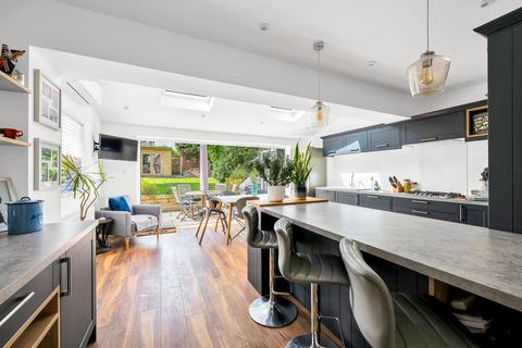81 Imperial Way, Chislehurst, BR7 6JR