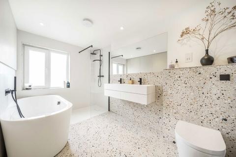 3 bedroom maisonette for sale, Forest Hill Road, London SE22