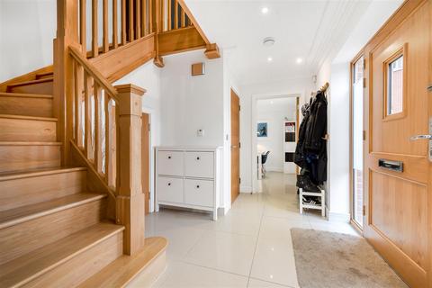 1 Martingales Close, Ascot, SL5 9FQ