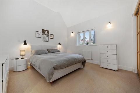1 Martingales Close, Ascot, SL5 9FQ