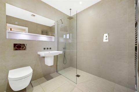 1 Martingales Close, Ascot, SL5 9FQ