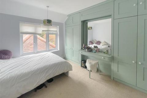 9 Fernbrook Road, Caversham, Reading, RG4 7HG