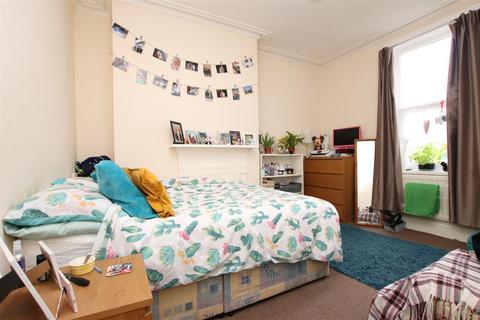 4 bedroom flat to rent - 63 Combe Park, Bath BA1