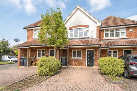 8 Cricketers Close, Woking, GU22 9LA