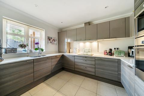 8 Cricketers Close, Woking, GU22 9LA