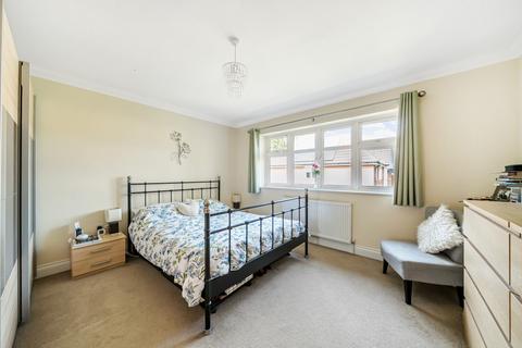 8 Cricketers Close, Woking, GU22 9LA