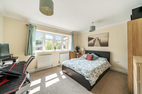 8 Cricketers Close, Woking, GU22 9LA