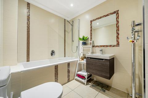 8 Cricketers Close, Woking, GU22 9LA