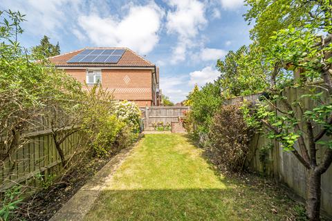 8 Cricketers Close, Woking, GU22 9LA