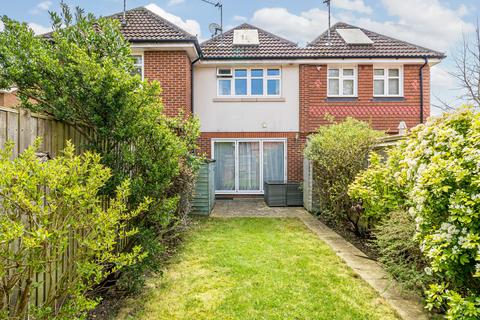8 Cricketers Close, Woking, GU22 9LA