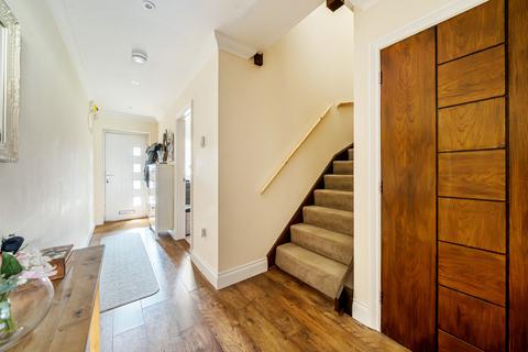 8 Cricketers Close, Woking, GU22 9LA