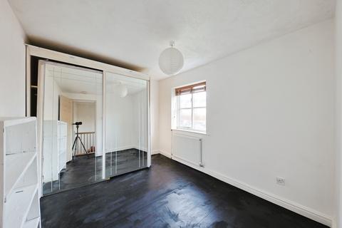 6 Halyard Croft, Hull, HU1 2EP