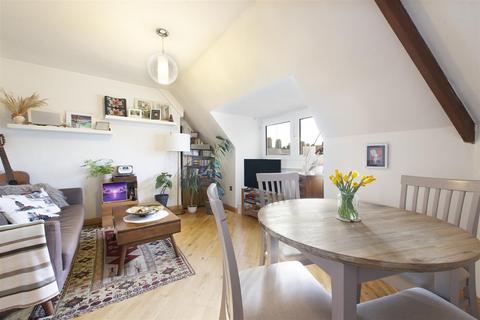 2 bedroom flat for sale, South End Close, Hampstead Heath, NW3