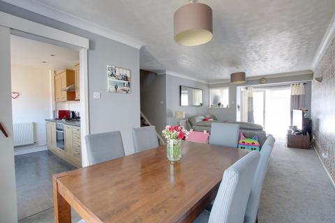 undefined, GAYLYN WAY, FAREHAM. GUIDE PRICE £300,000 - £315,000.