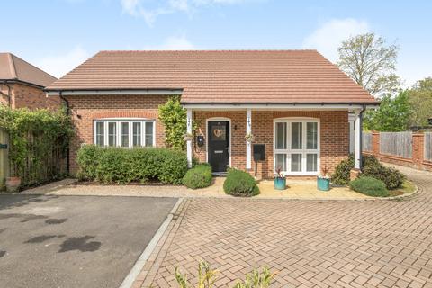 2 bedroom bungalow for sale, Magnolia Drive, Alfold, GU6