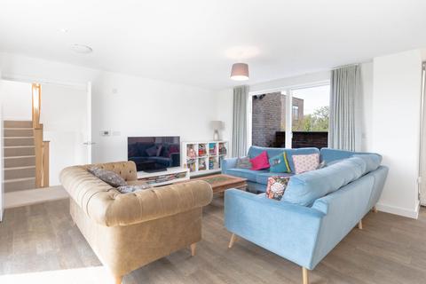 11 Overhill Close, Trumpington, Cambridge, CB2 9FE