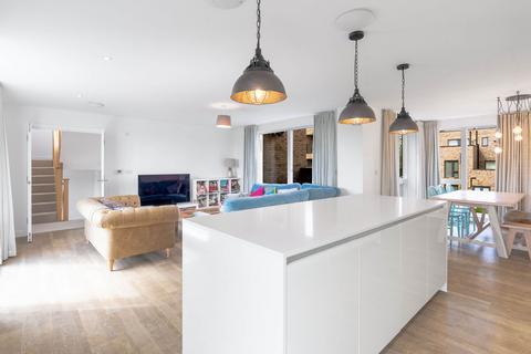 11 Overhill Close, Trumpington, Cambridge, CB2 9FE