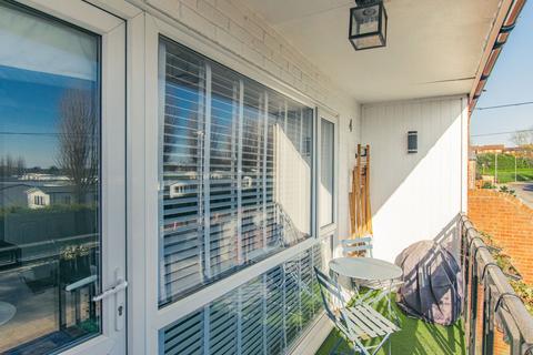 2 bedroom flat for sale, Hunstanton