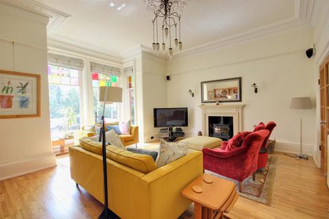6 bedroom semi-detached house for sale, Newland Park, Hull