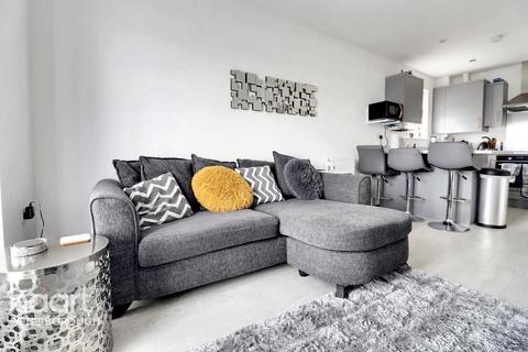 2 bedroom flat for sale, Berrington View, Hampton Gardens