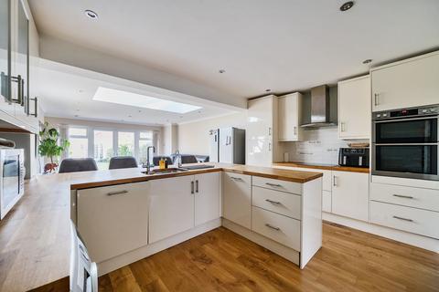 3 bedroom end of terrace house to rent, Forest Road, Windsor, SL4