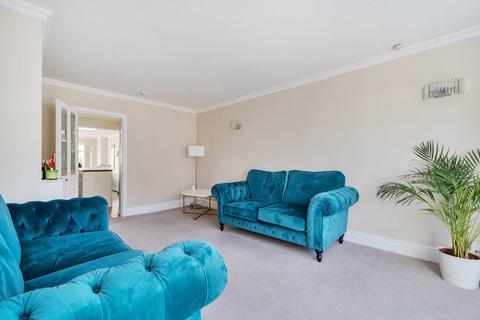 3 bedroom end of terrace house to rent, Forest Road, Windsor, SL4