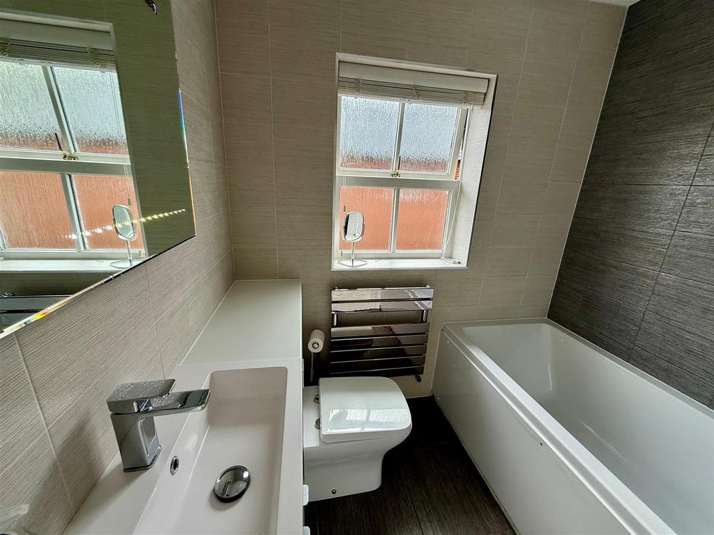 PL5 Bathroom.jpg