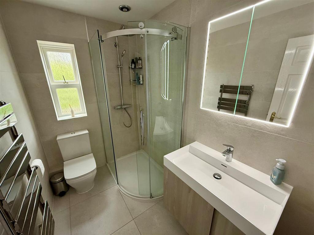 PL5 En Suite.jpg