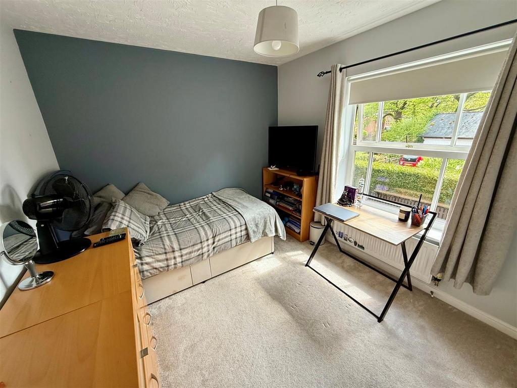 PL5 Bed4.jpg