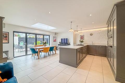 4 bedroom detached house for sale, Grove Road, Rayleigh SS6