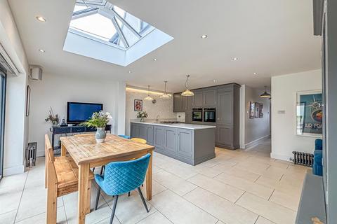 4 bedroom detached house for sale, Grove Road, Rayleigh SS6